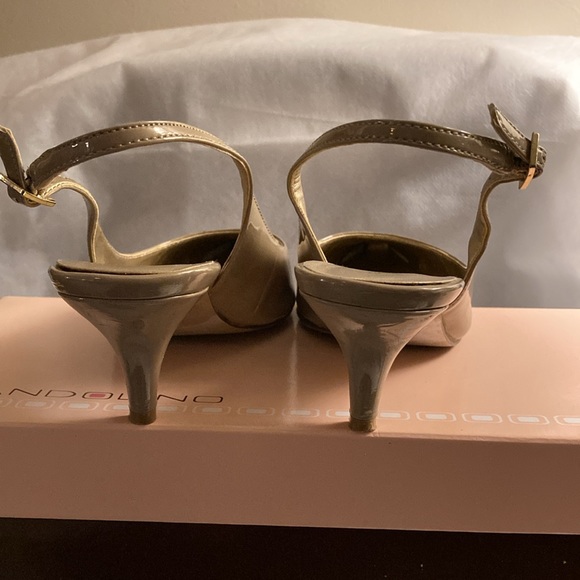 Bandalino - Natural Sling Back Patent Leather Pumps - Size 6.5M - Picture 7 of 10